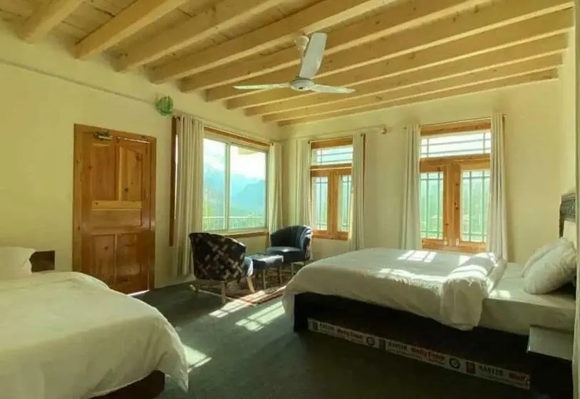 اتاق خانوادگی, Hunza Lounge