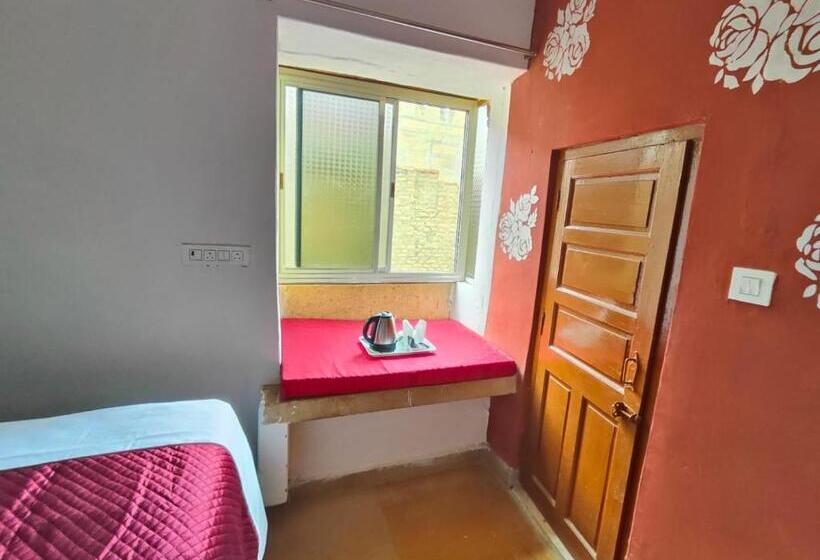 Deluxe Room, Goroomgo Temple View Jaisalmer