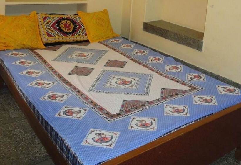 Deluxe Room, Goroomgo Temple View Jaisalmer