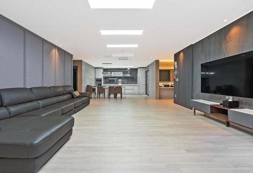 Королевский Люкс, Pohang A1hotel Haedo