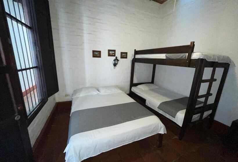 חדר סטנדרט לארבעה, Colonial Palmira