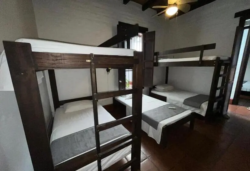 Perhehuone, Colonial Palmira