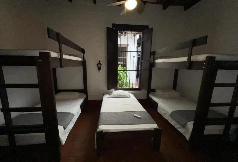 Perhehuone, Colonial Palmira
