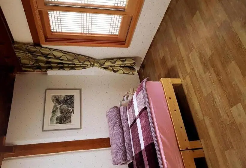 Perhehuone, Boseong Sujinhanog Pensyeon