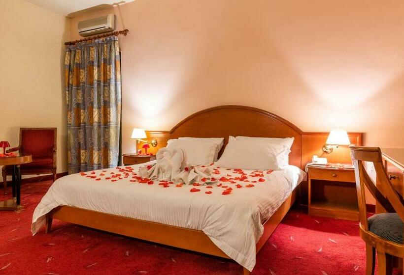 اتاق اجرایی, Rami