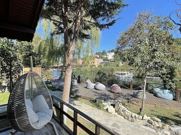 Семейное Бунгало, Paradise Plus Agva