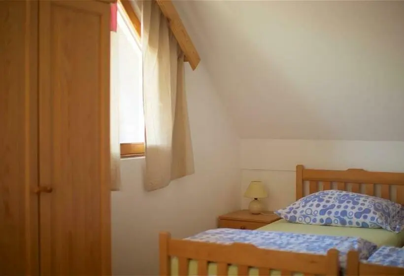 اتاق استاندارد سه نفره, Apartments Lovrec