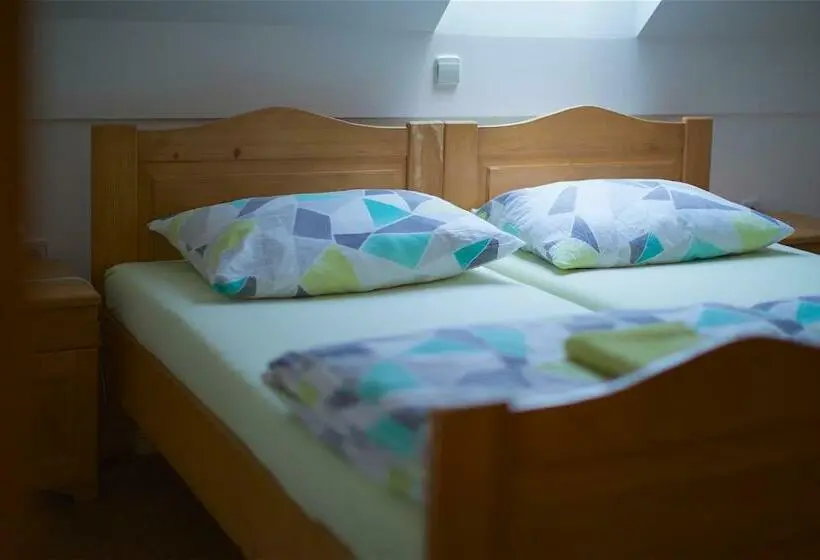 اتاق خانوادگی, Apartments Lovrec