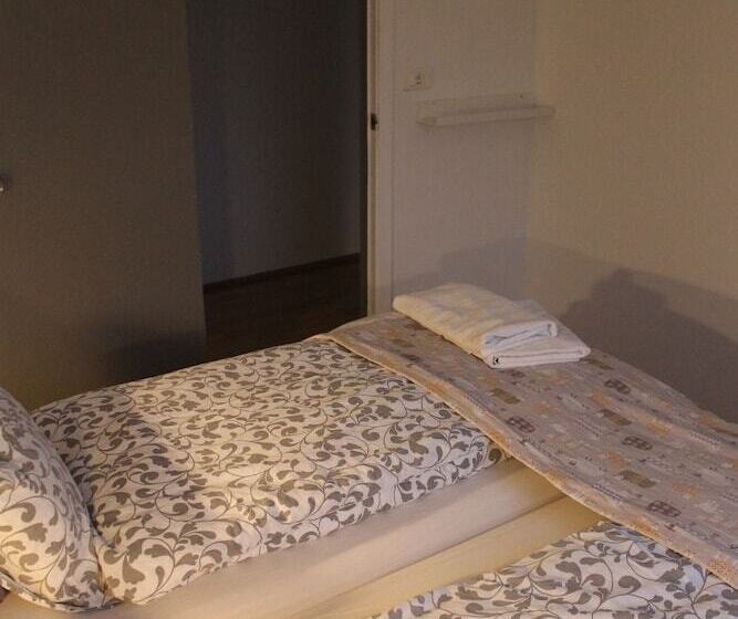 اتاق استاندارد با سرویس بهداشتی مشترک, Móra Guesthouse