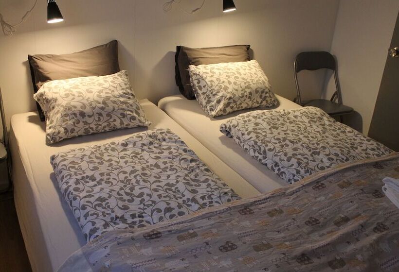 اتاق استاندارد با سرویس بهداشتی مشترک, Móra Guesthouse