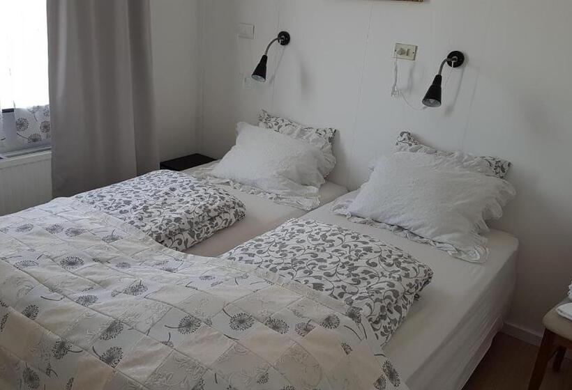 اتاق استاندارد با سرویس بهداشتی مشترک, Móra Guesthouse