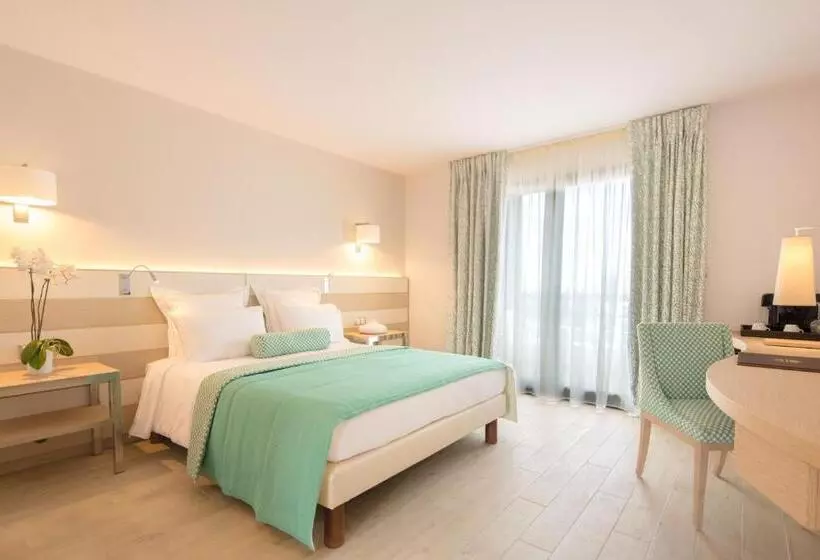 اتاق سوپریور با چشم‌انداز باغ, Akoya Hotel & Spa