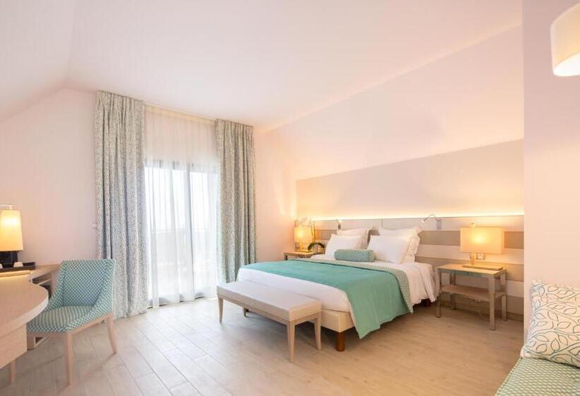 غرفة ديلوكس مطلّة علي البحر, Akoya Hotel & Spa