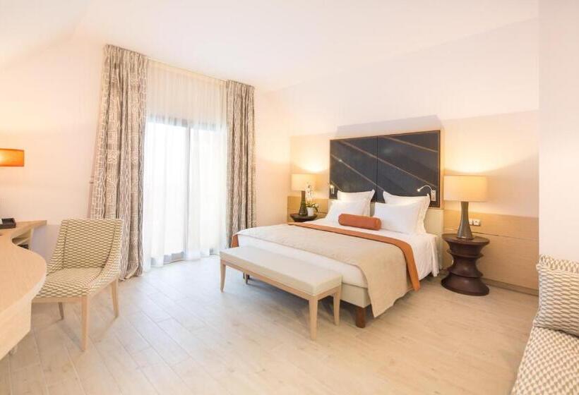 غرفة ديلوكس مطلّة علي البحر, Akoya Hotel & Spa