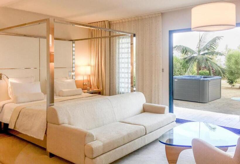 جناح مزود بجاكوزى, Akoya Hotel & Spa