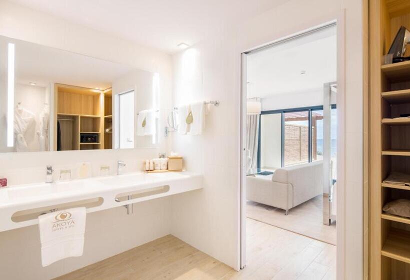 جناح مزود بجاكوزى, Akoya Hotel & Spa