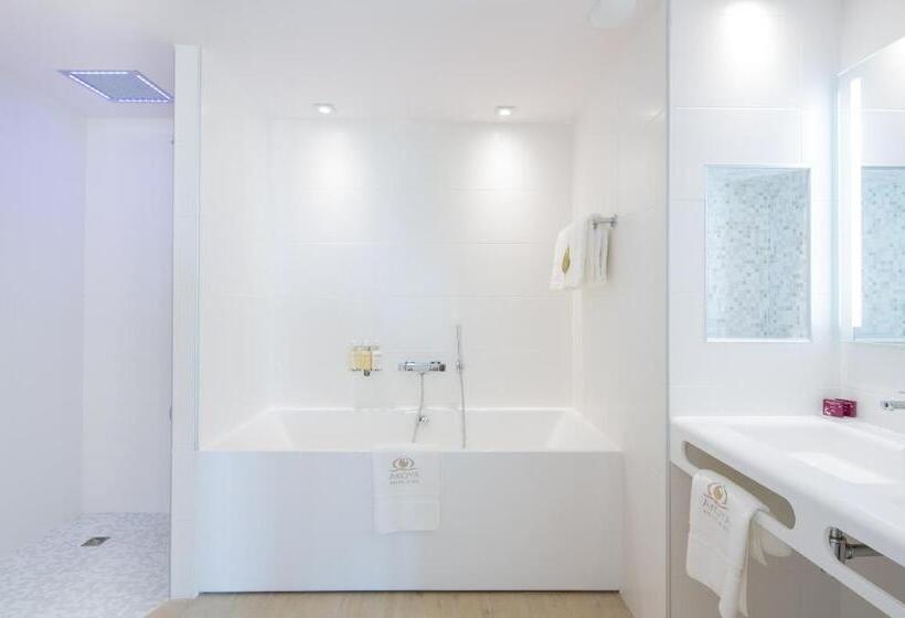 جناح مزود بحمام سباحة, Akoya Hotel & Spa