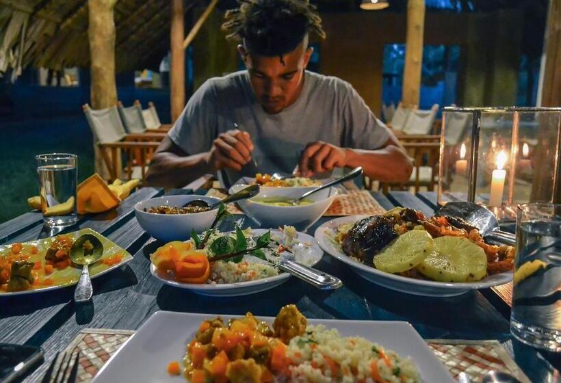 スタンダードバンガロー, Back Of Beyond   Wellness Retreat