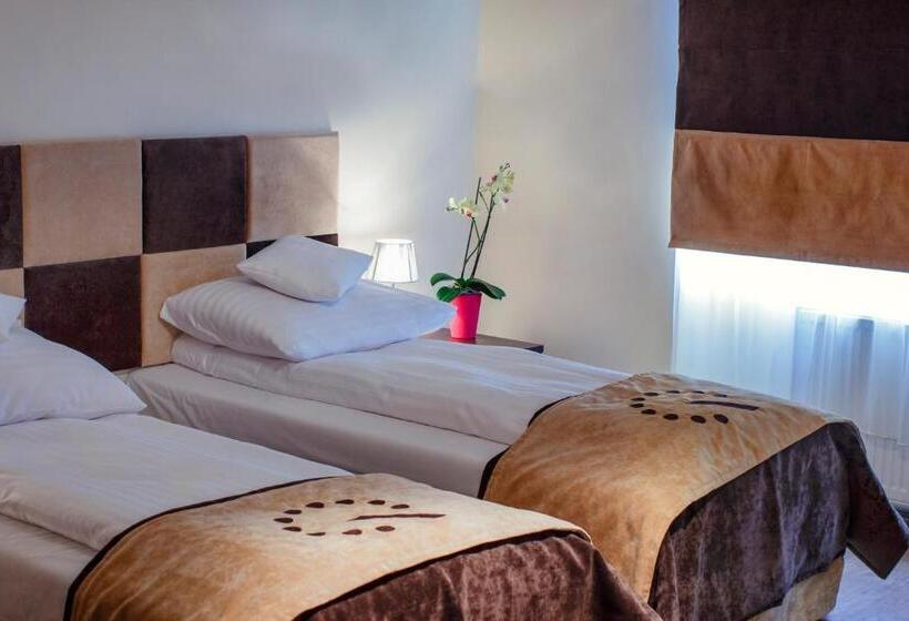 Номер Стандарт Трехместный, Boutique Hotel S Bytom