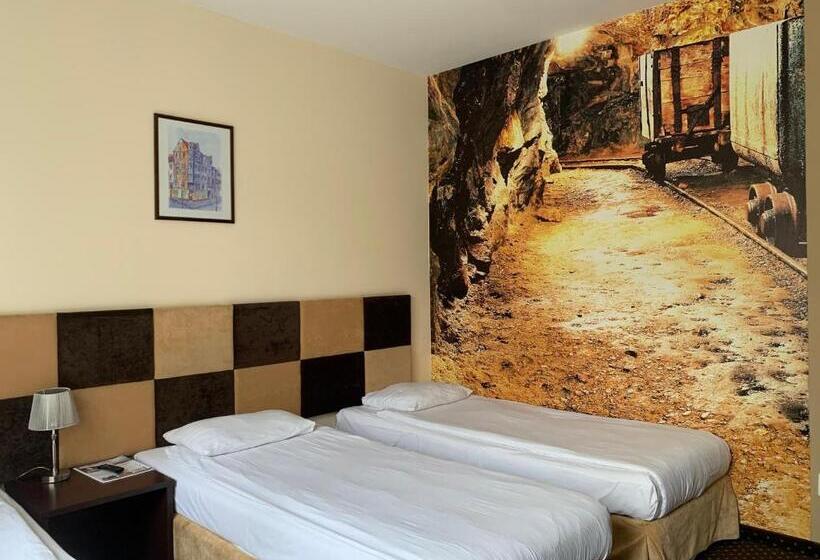 חדר סטנדרט לשלושה, Boutique Hotel S Bytom