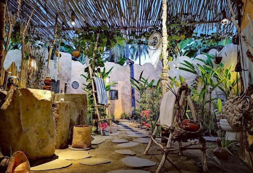Семейное Бунгало, Coconut Garden Beach Resort