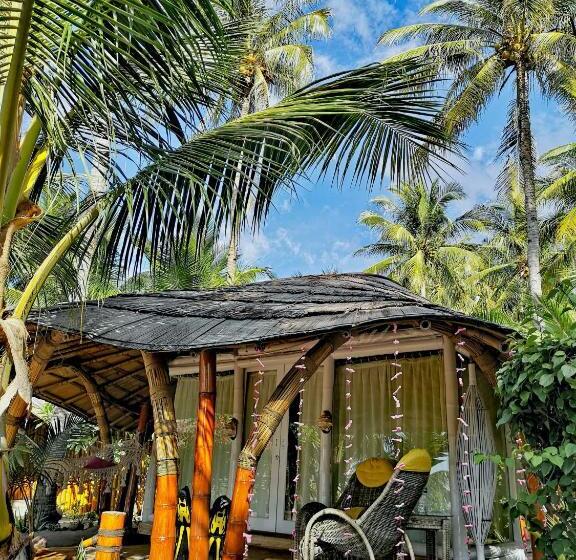 בקתה סטנדרטית עם נוף לים, Coconut Garden Beach Resort