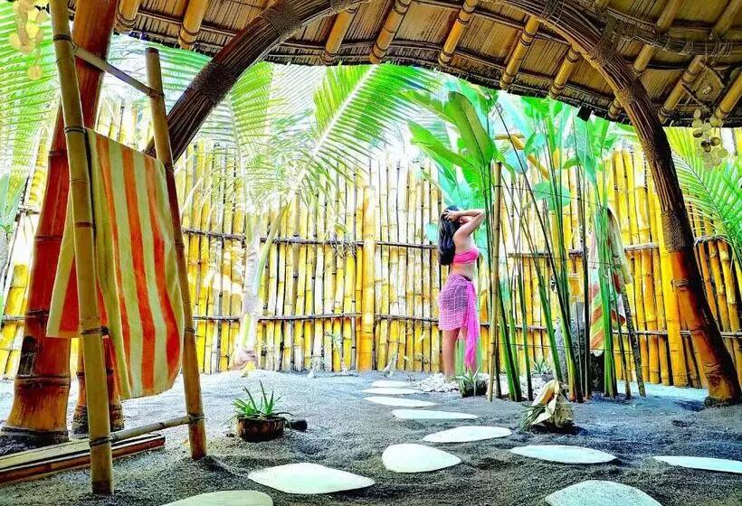 بانگلوی استاندارد با چشم‌انداز دریا, Coconut Garden Beach Resort
