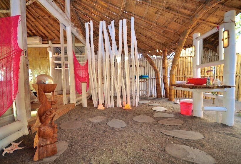 בקתה סטנדרטית עם נוף לים, Coconut Garden Beach Resort