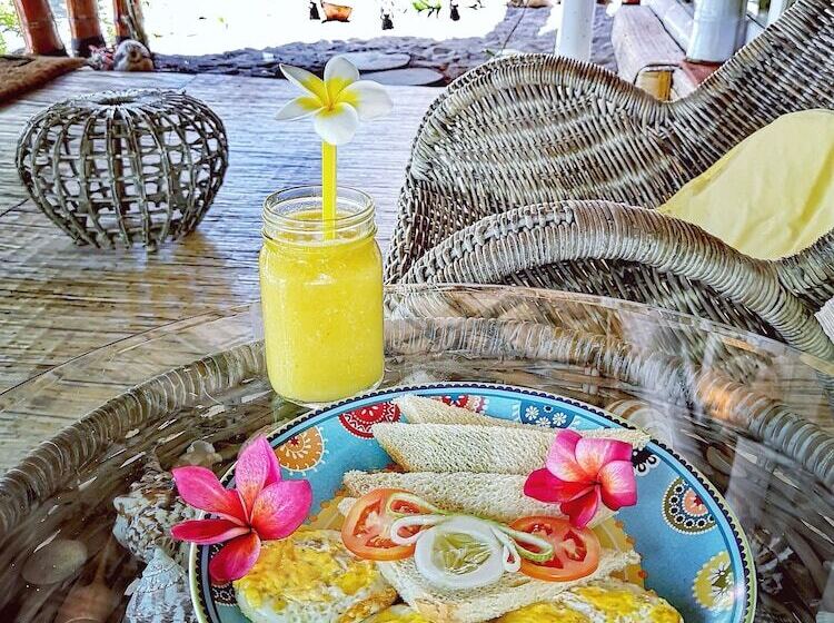 בקתה סטנדרטית עם נוף לים, Coconut Garden Beach Resort