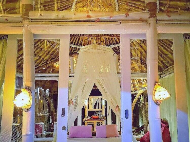 בקתה סטנדרטית עם נוף לים, Coconut Garden Beach Resort