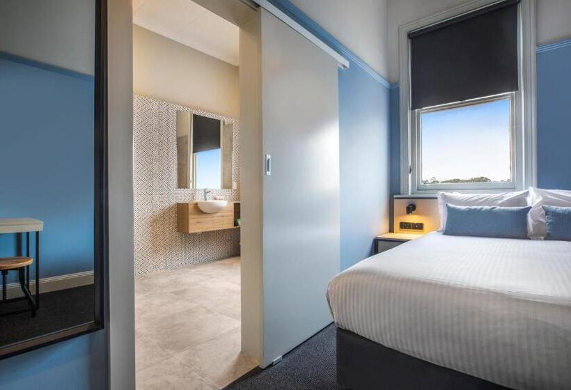 スタンダードスタジオ, Nightcap At Federal Hotel Mt Gambier