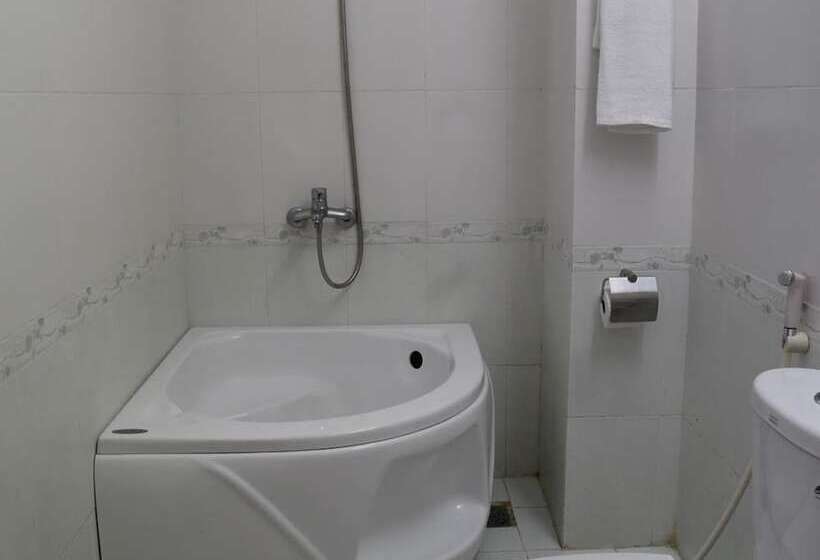 اتاق لوکس, Kien