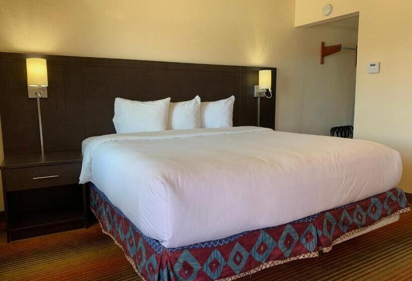 غرفة قياسية سرير كينج, Lajunta Inn