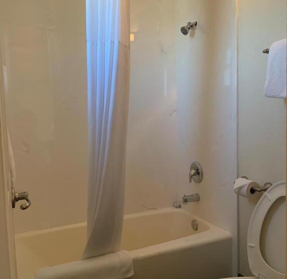 غرفة قياسية, Lajunta Inn