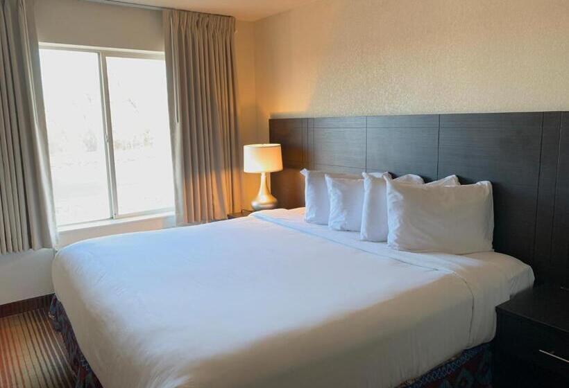 جناح جونيور, Lajunta Inn