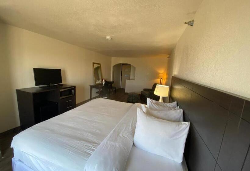 جناح جونيور, Lajunta Inn