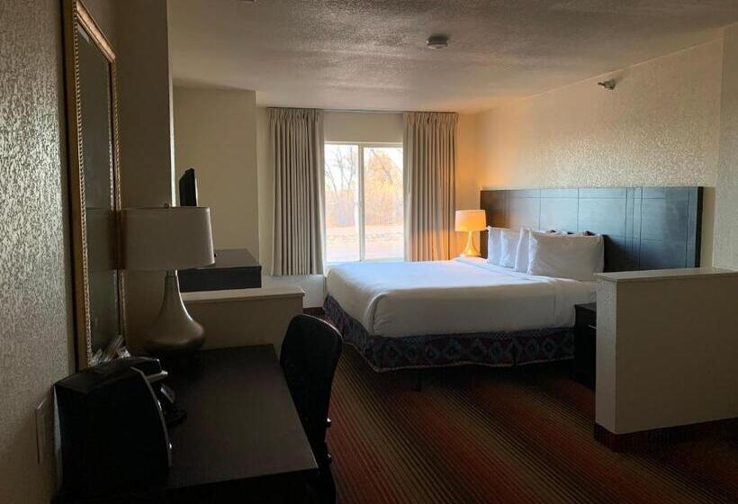 جناح جونيور, Lajunta Inn