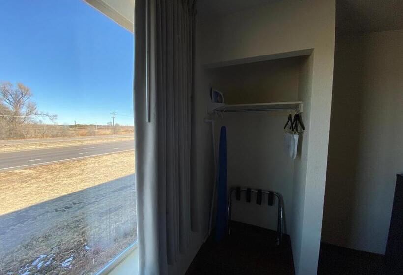 جناح جونيور لذوى الاحتياجات الخاصة, Lajunta Inn