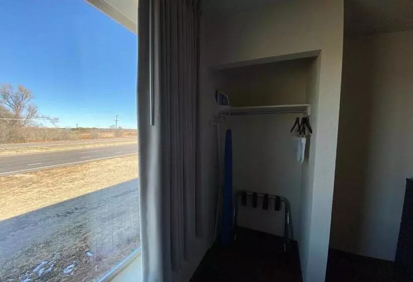 身障者適用ジュニアスイートルーム, Lajunta Inn