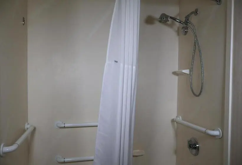 سوئیت جونیور برای معلولان, Lajunta Inn