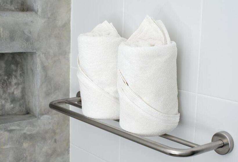 اتاق سوپریور با تخت بزرگ, Thalassa