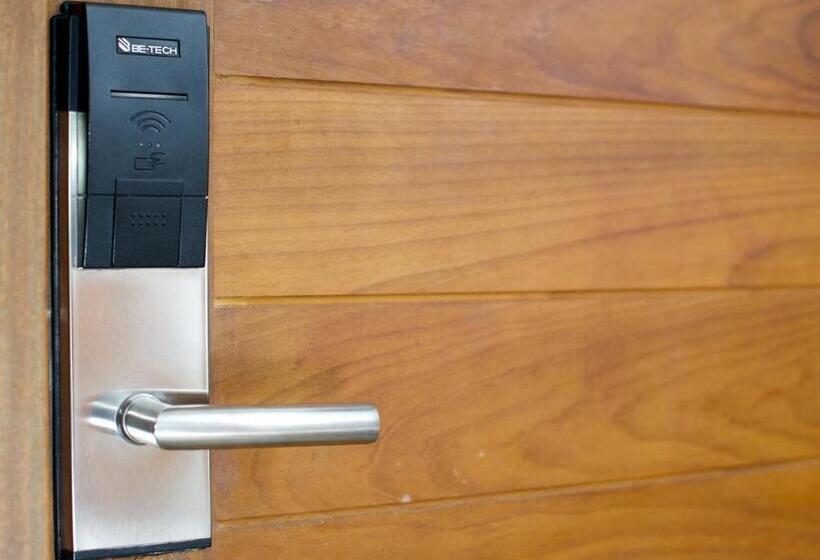 اتاق سوپریور, Thalassa