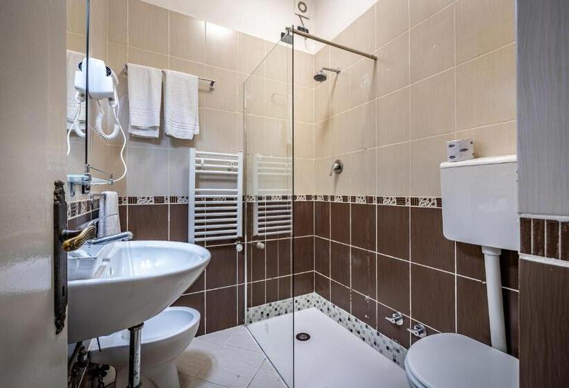 اتاق خانوادگی, Adre Majestic View