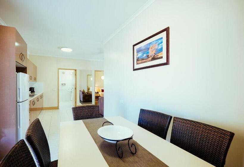 דירת שני חדרים, Club Motor Inn