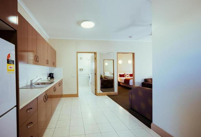 דירת שני חדרים, Club Motor Inn