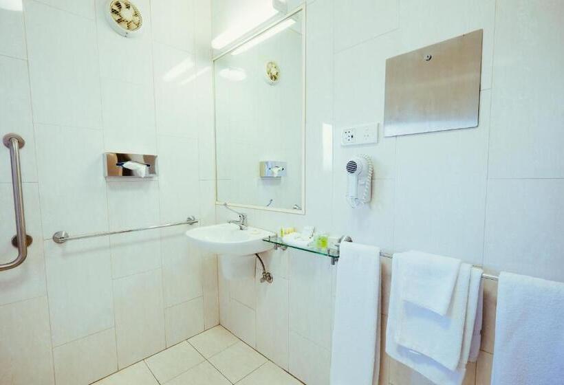 דירת שני חדרים, Club Motor Inn