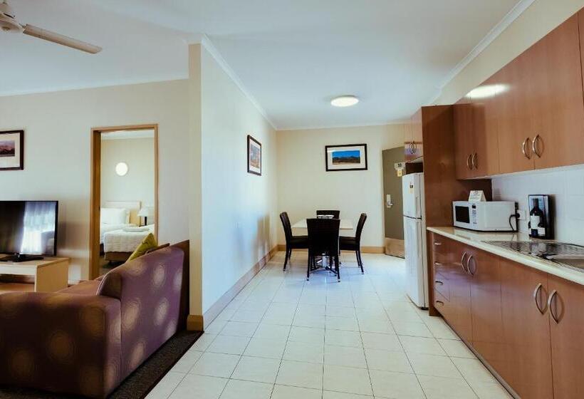 דירת שני חדרים, Club Motor Inn