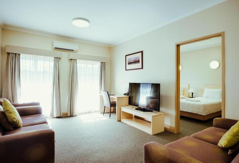 דירת שני חדרים, Club Motor Inn