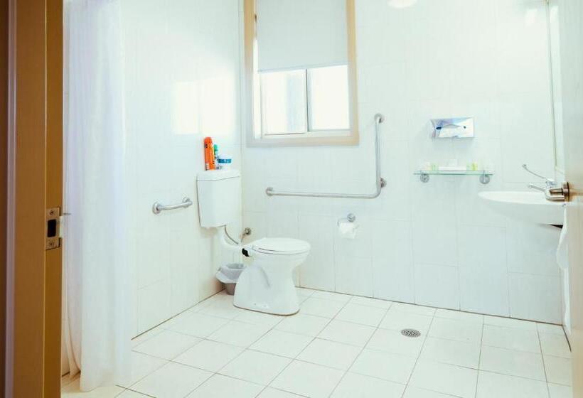 חדר סטנדרט מותאם לאדם עם מוגבלויות, Club Motor Inn