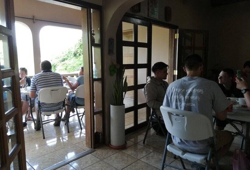 اتاق خانوادگی, La Escalinata